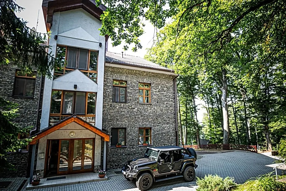 4 Evszak Hegyihotel