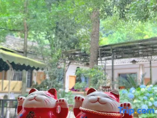 Dujiangyan Chestnut Forest Farmhouse