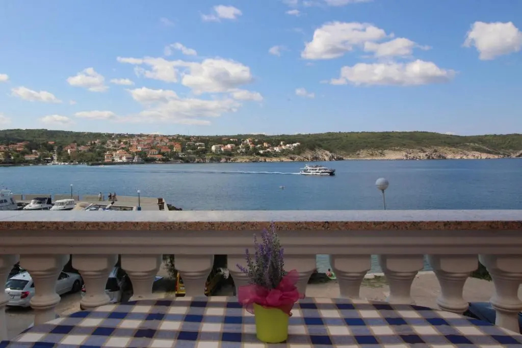 Apartment with sea view
