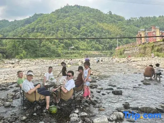 Chengdu Huashuiwan Xiyunqi Hot Spring Homestay