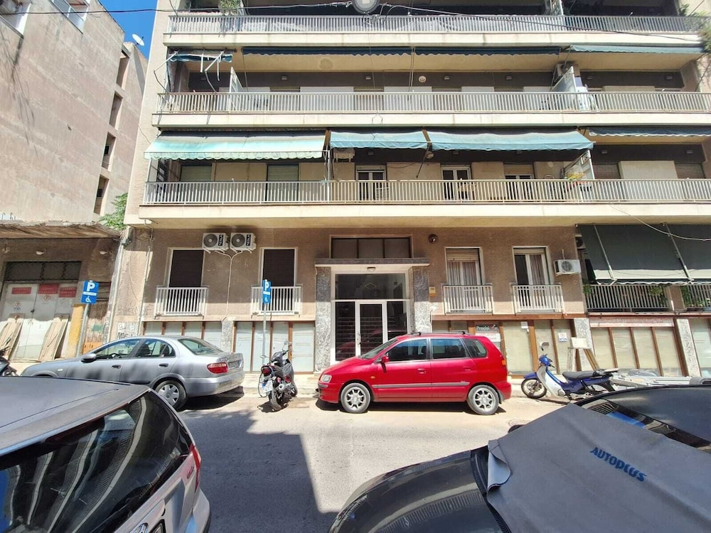 Cesily 2-Bedroom Apartment in Athens