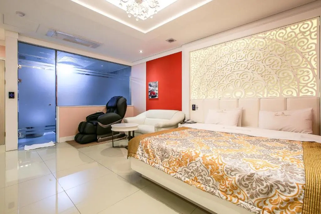 Standard Double room (full double bed)