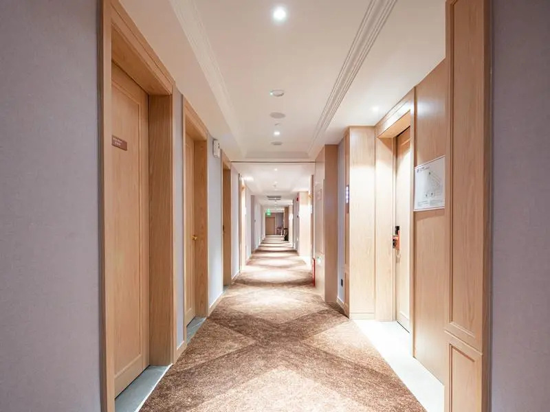 Lobby & Reception