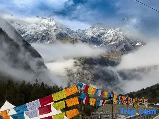 Lixian Bipeng Valley Yulan Huating Hotel