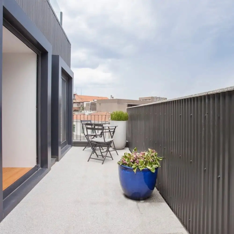 Liiiving in Porto Downtown Luxury Studio