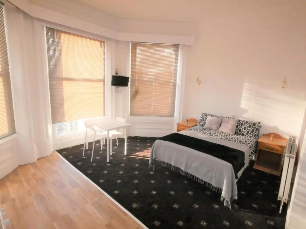 Deluxe Studio