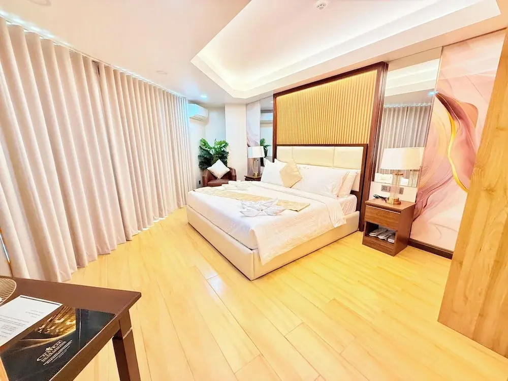Executive Suite with balcony