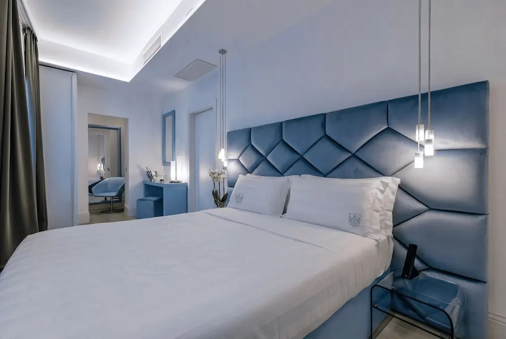 Deluxe Double room (full double bed)