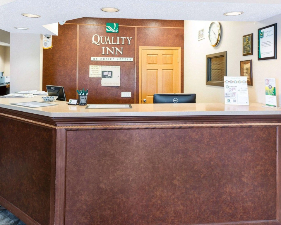 Lobby & Reception