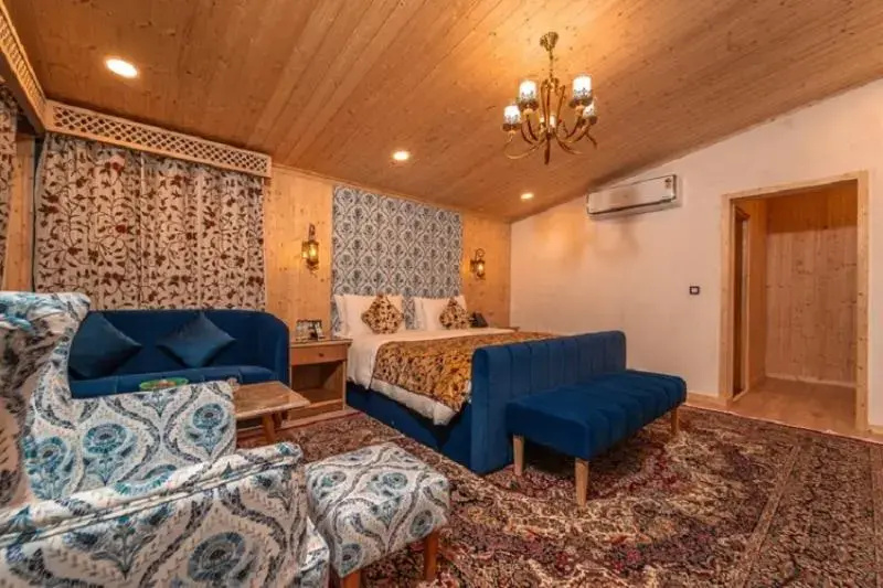 Luxury Double room (full double bed)