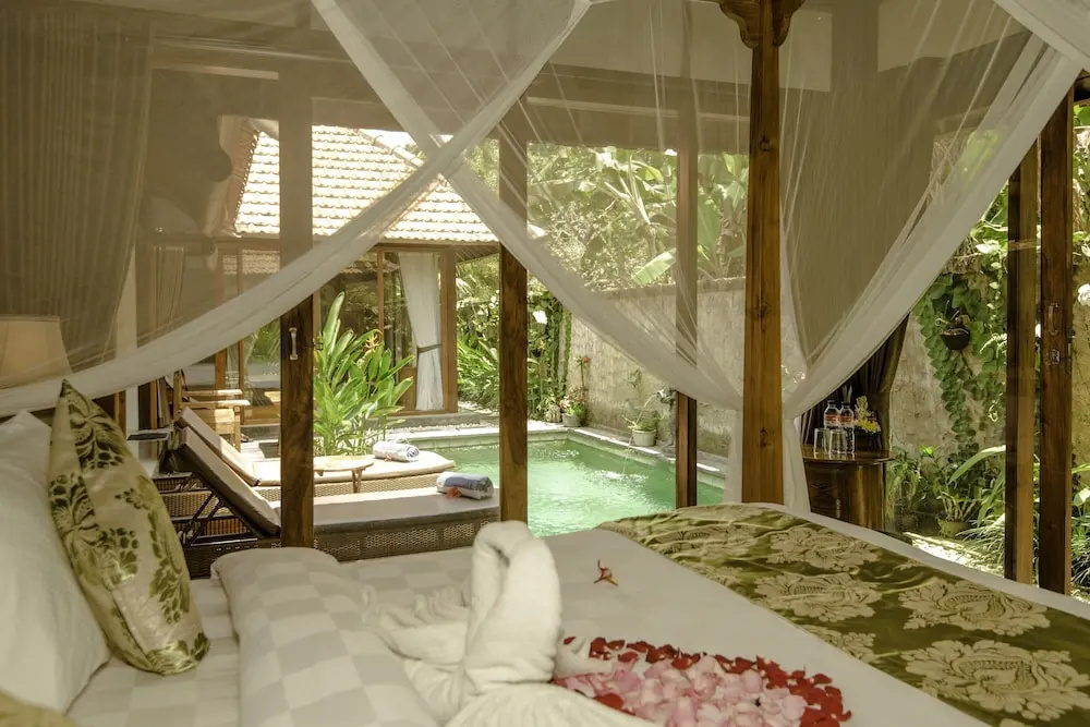 2 Bedrooms Villa with garden view
