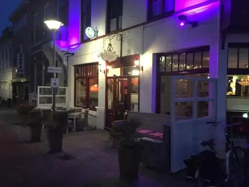 Cafe Pension The Chandelier