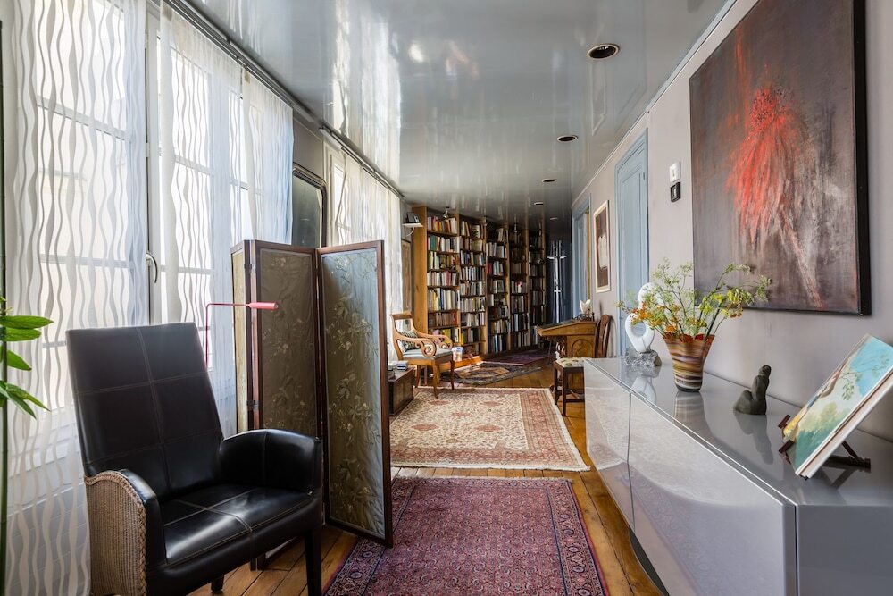 Character In Barbes Rochechouart