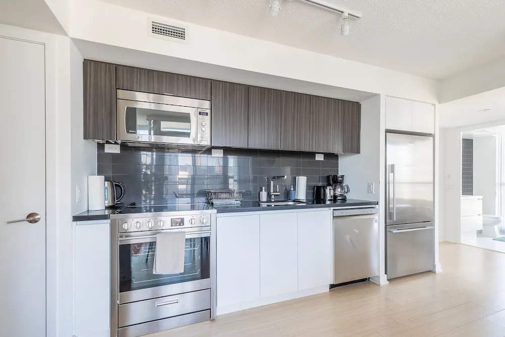 Simply Comfort Stunning Downtown Condos - фото 19