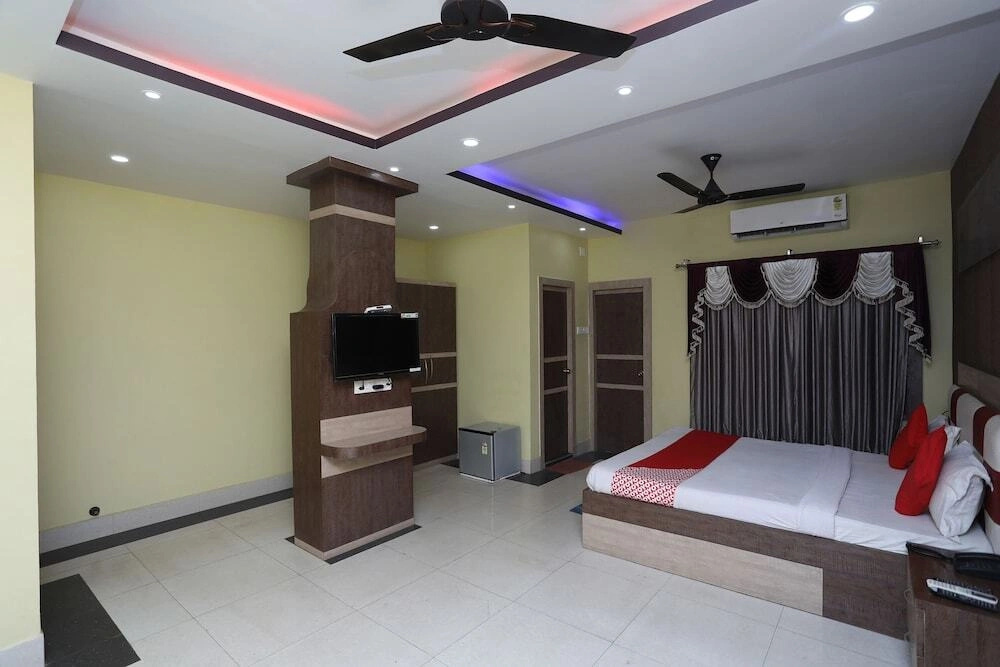 OYO 25006 Hotel Tr Palace