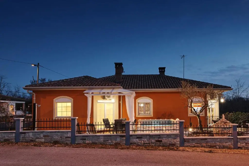 Apartment David with Hydromassage Bath near Umag