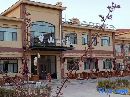 Colorful Danxia Wangshan Xiaozhu Hotel
