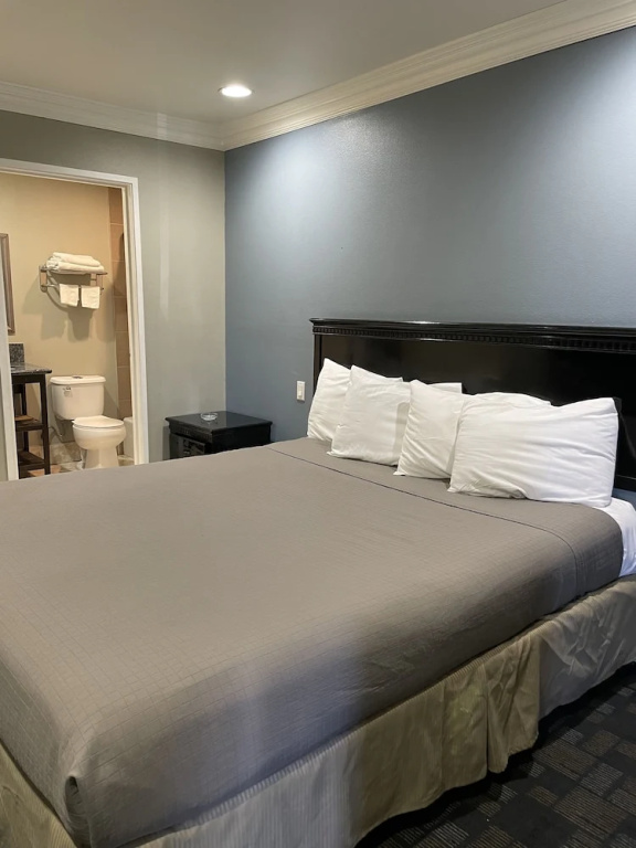 Villa Inn & Suites — фото