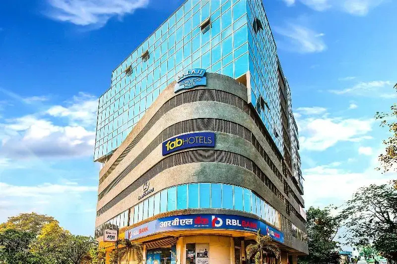 FabHotel Admiral, Marol