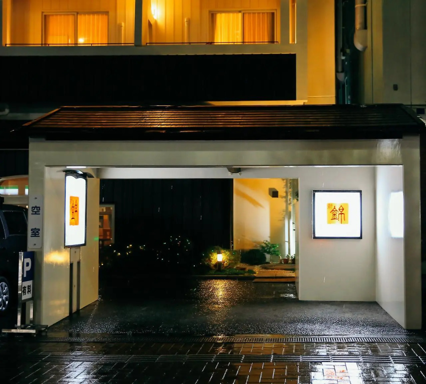 Shin Nishiki Hotel