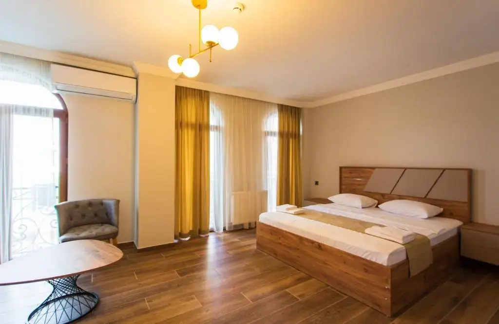 Deluxe Double room with balcony (full double bed)