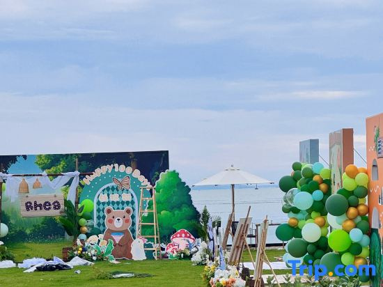 Clover By The Lake