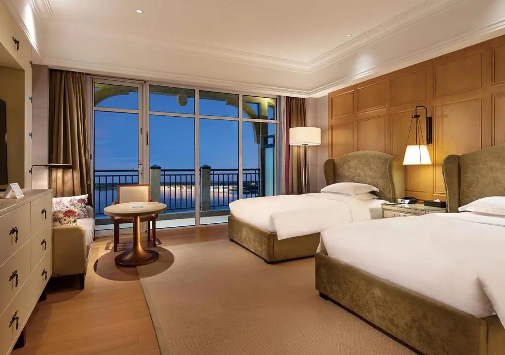 Deluxe Double room with balcony (twin beds)