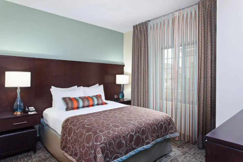 Staybridge Suites Lake Forest by IHG - Chambres