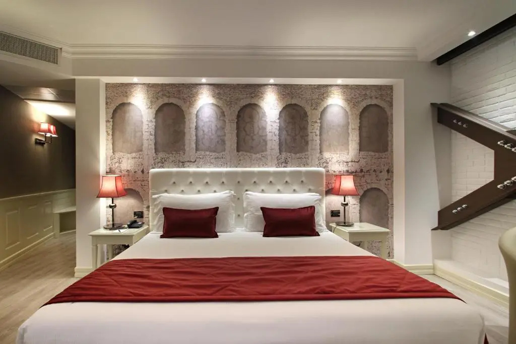 Deluxe Double room (full double bed)