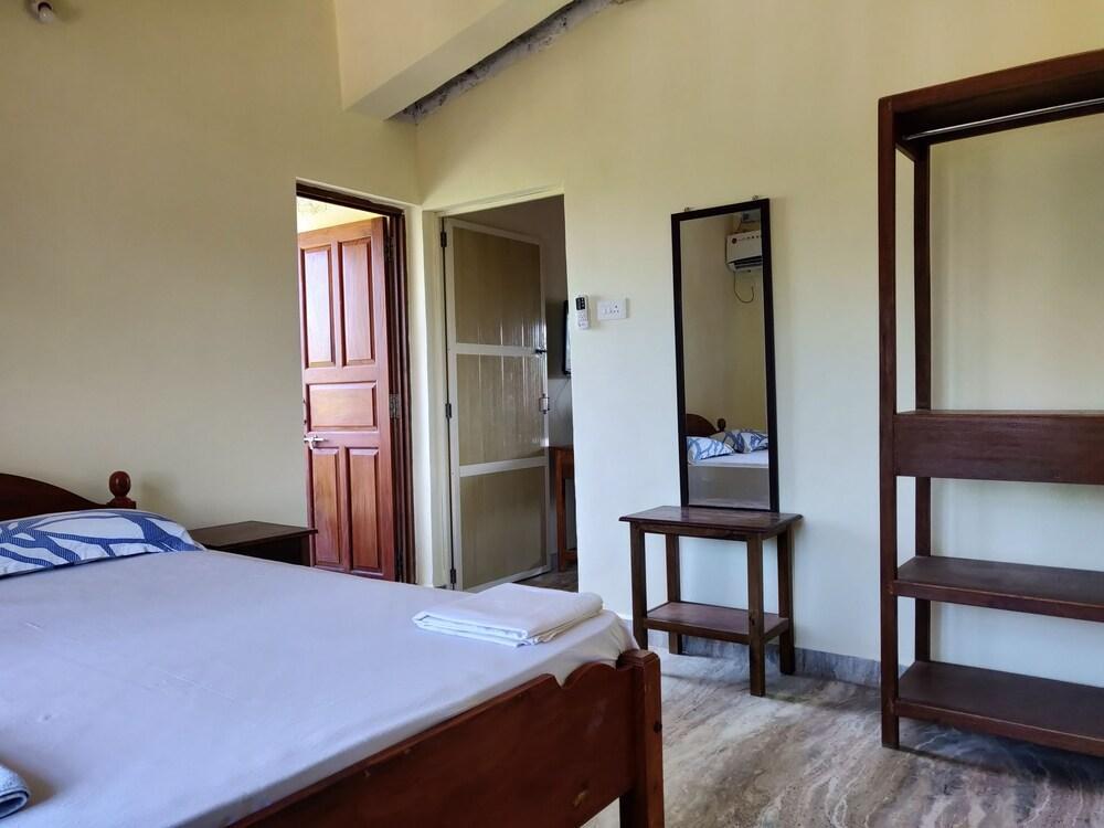 Morjim Sunset Guesthouse