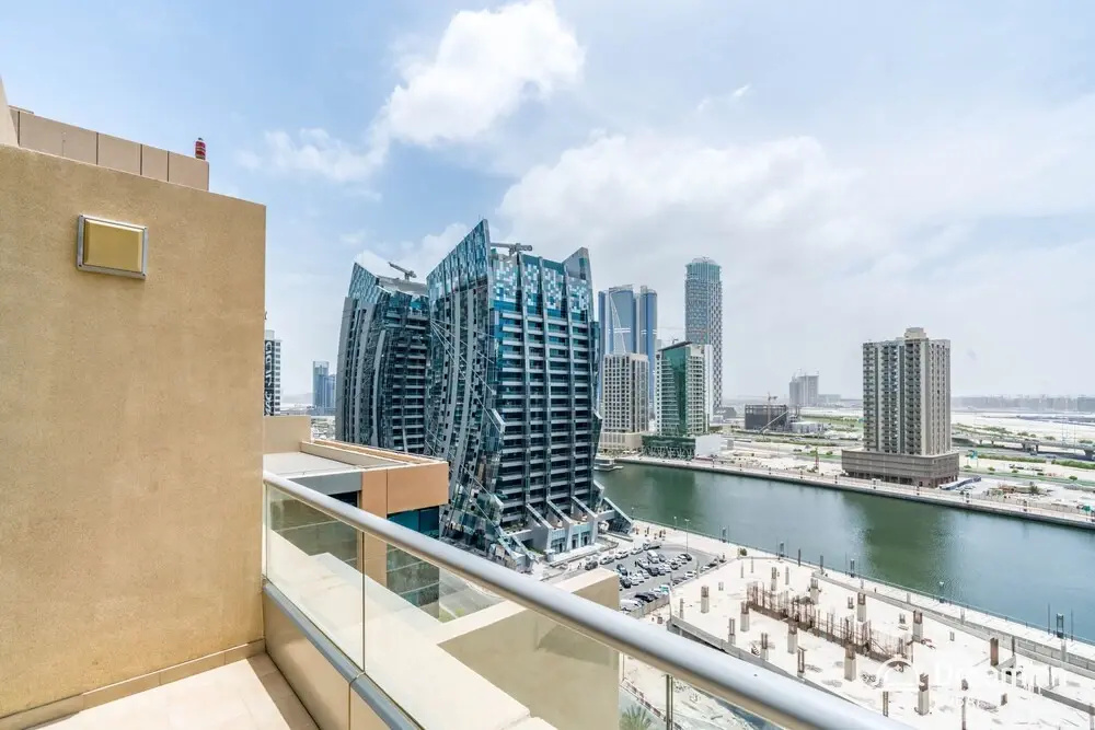 Dream Inn Apartment Bay Square