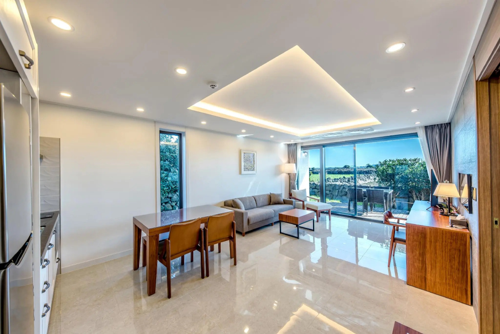 Premier room