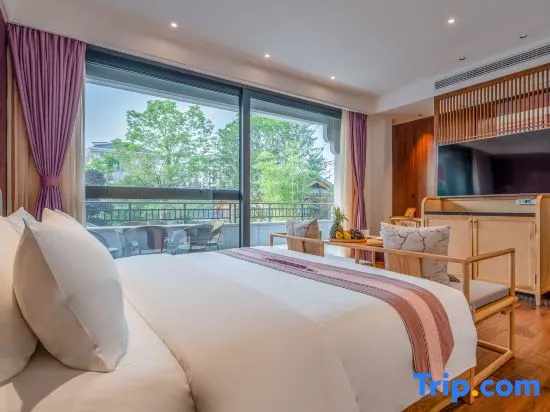 Standard Double room with courtyard view (full double bed)