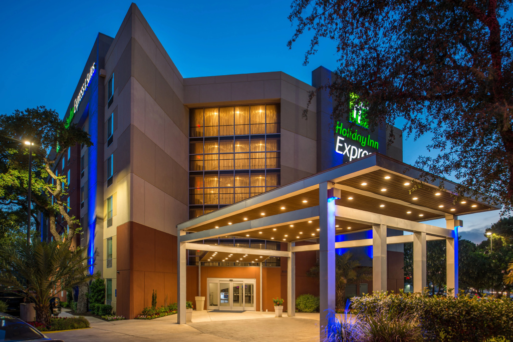 Holiday Inn Express & Suites San Antonio Medical-Six Flags by IHG