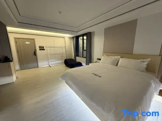 Standard Double room with courtyard view (full double bed)