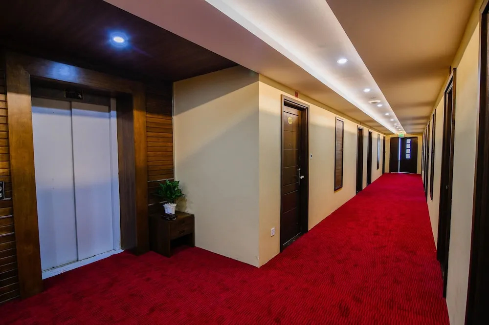 New Wave Hotel - Général