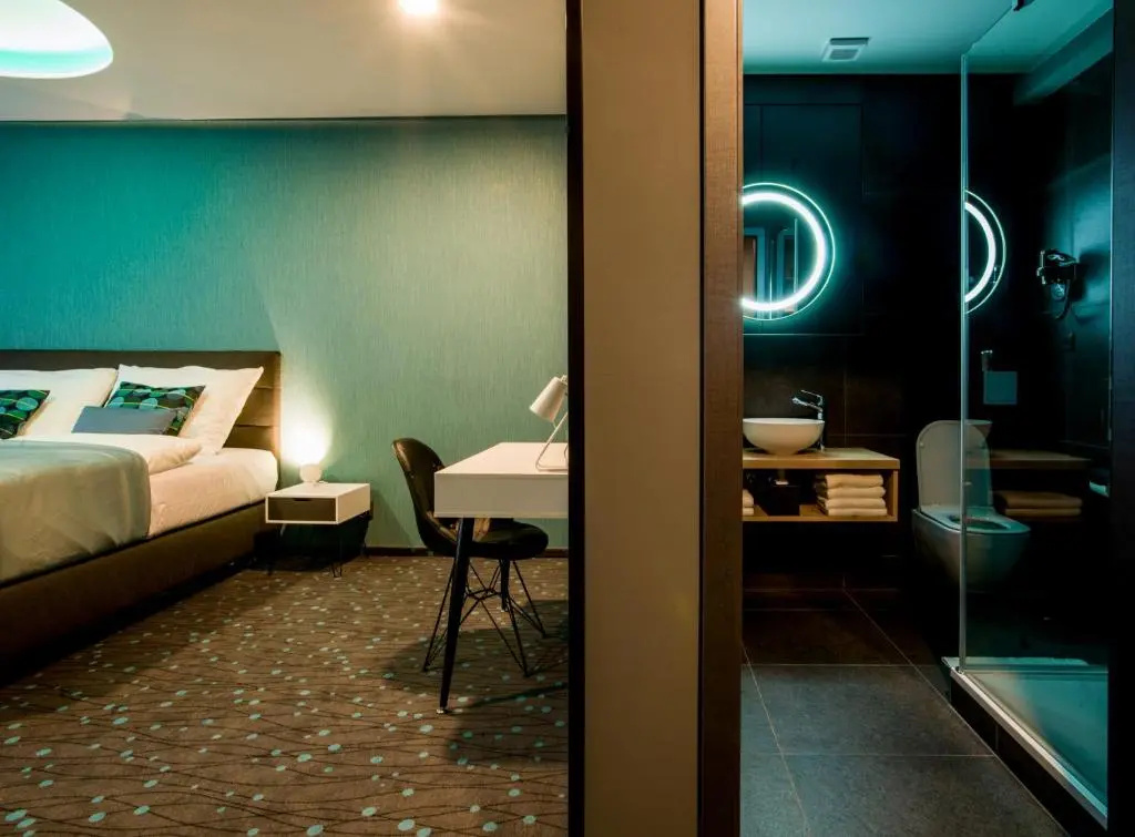 Deluxe Double room (full double bed)