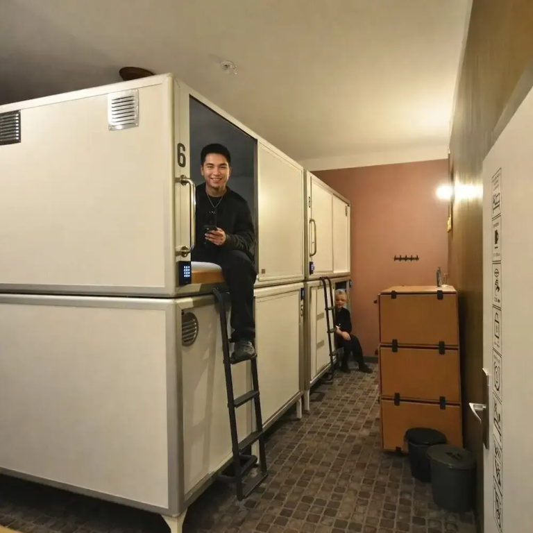 Standard Capsule (full double bed)