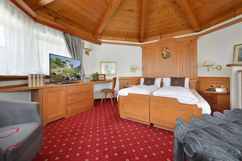 Deluxe Double Suite full double bed