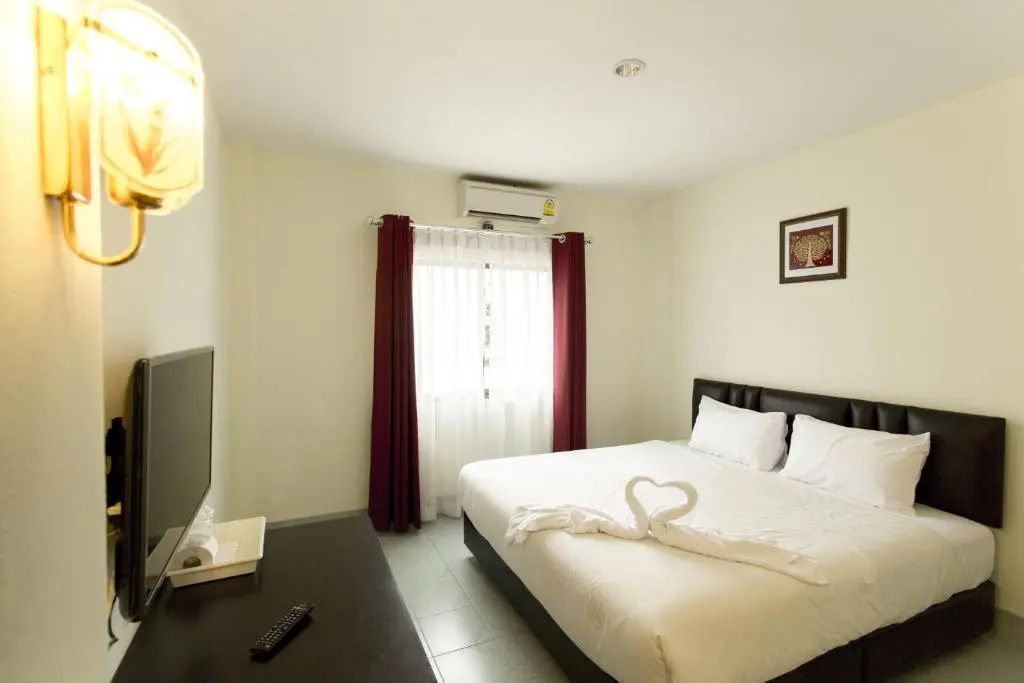 Paripas Express Hotel Patong - Chambres