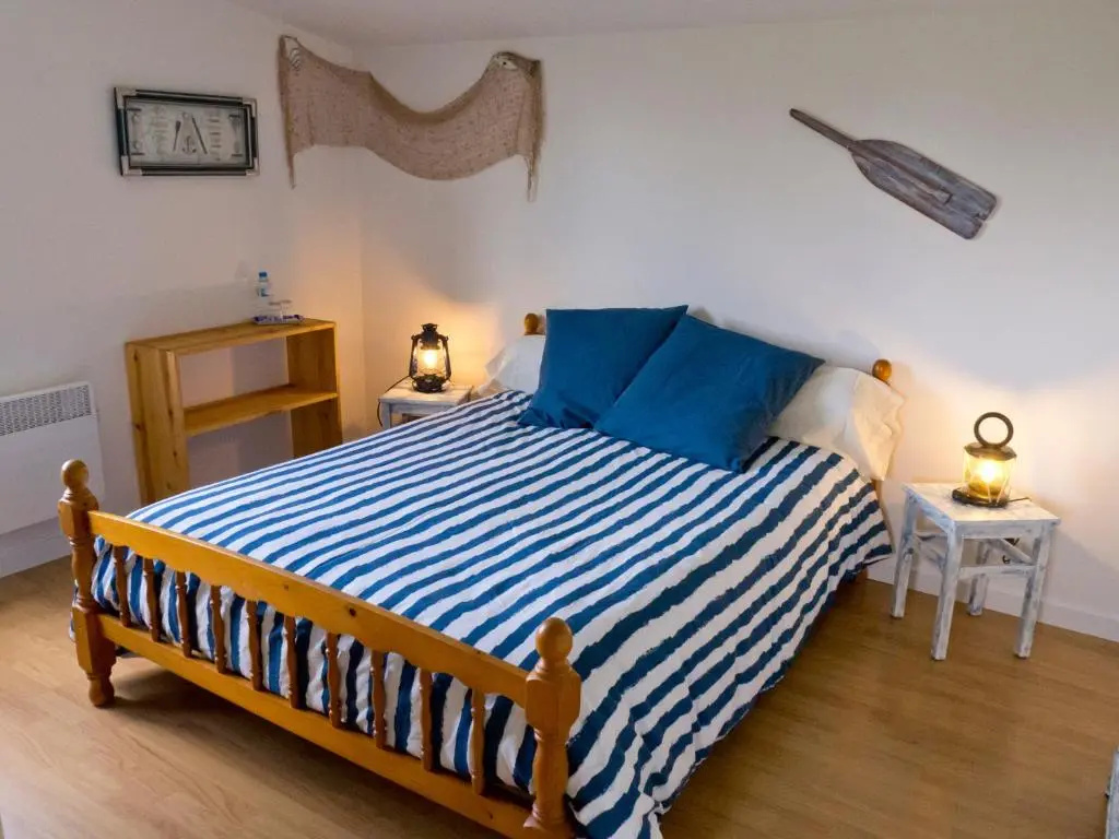 Standard Double room with garden view (full double bed)