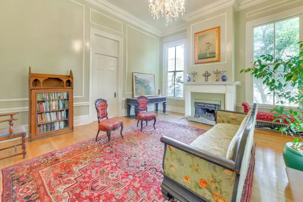 Ornate Victorian Home w/ Courtyard & Fire Pit! — фото 4