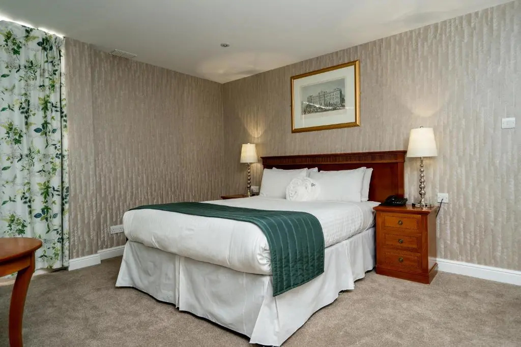 The Clarendon Hotel - Blackheath - Tap to explore photos