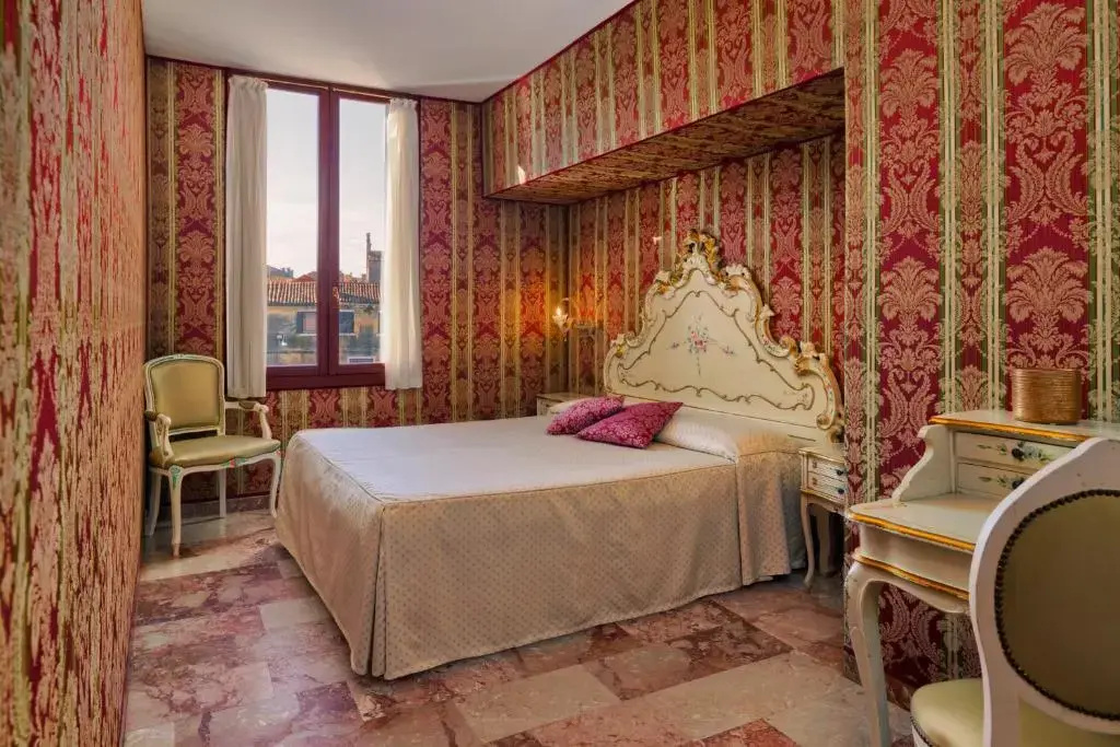 Triple room with canal view