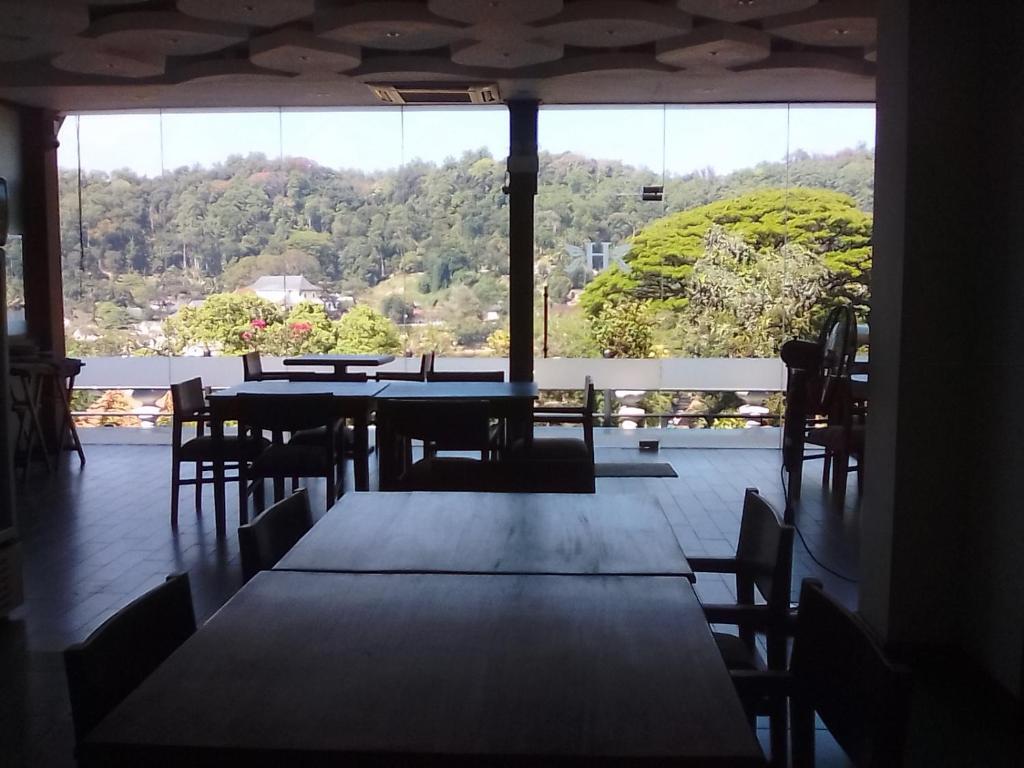 Heaven Seven Kandy