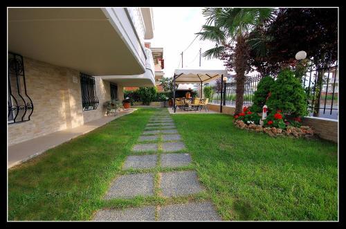 John & Eve Hotel 1 *