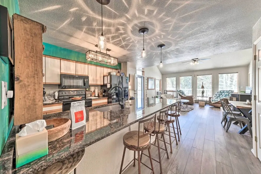 Bright Cloudcroft Condo w/ Game Room + Deck! - фото 10