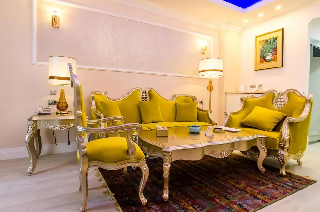 Deluxe Suite with partial sea view