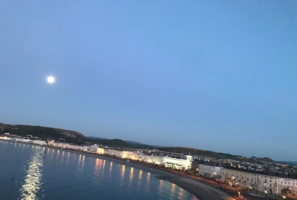 Luxury Double room with sea view full double bed