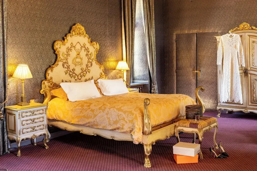 Grand room